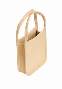 Borsa tote in pelle beige con manici arrotondati, forma rettangolare, design minimalista, texture liscia e senza hardware o decorazioni visibili.