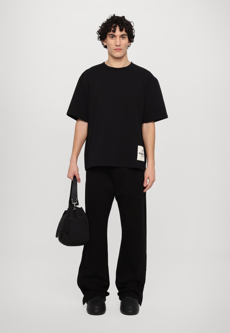 Fiorucci LOGO LABEL BOXY UNISEX - Jednoduché tričko - black