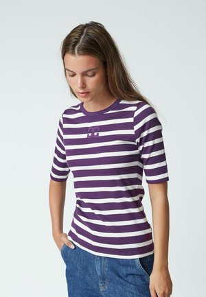 GRANNY - Print T-shirt - offwhite plum