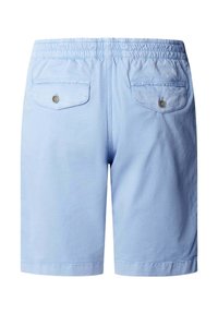 Shorts bleu clair avec ceinture élastique et deux poches arrière boutonnées, vus de dos.