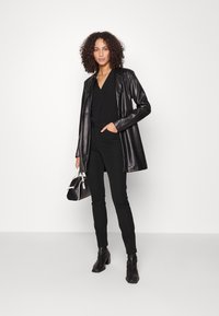 Gap Tall Jeans Skinny Fit - true black v2