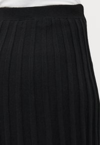 Vero Moda Tall VMMARINA SKATERSKIRT - Faltenrock - black