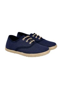 Zapatos de lona marina con una superficie texturizada, punta redonda y suelas de cuerda de yute. Presentan cordones beige y un diseño de corte bajo para facilitar su uso.