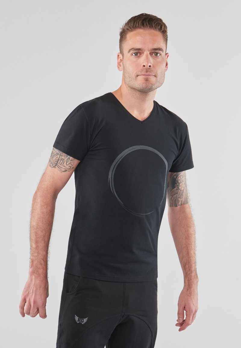 Renegade Guru MOKSHA ZEN - Printtipaita - urban black