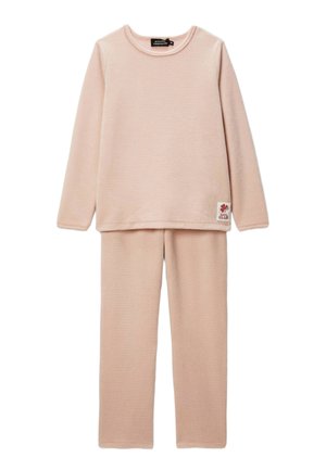 Ensemble composé d'un haut à manches longues rose clair et d'un pantalon assorti, avec un col rond et un petit écusson fleur rouge portant la mention « Kids Club » sur l'ourlet.