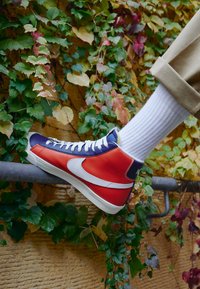 BLAZER MID '77 EMB - Sapatilhas de cano alto - white/orange/blue void/sail