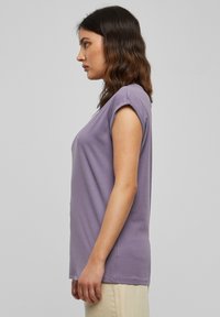 Urban Classics EXTENDED SHOULDER - Jednoduché tričko - dustypurple