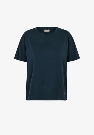 Tume sinise puuvillane T-särk ümarate kaeluste, lühikeste varrukate ja lõdva lõikega. Kaunistuseks on hõbe logo servas.