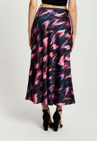 Liquorish ABSTRACT IKAT PRINT MIDI - A-line skirt - black