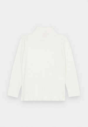 Vit långärmad polokrage med en mjuk textur och avslappnad passform, med hög krage och rak nederkant. Inga synliga mönster eller detaljer.