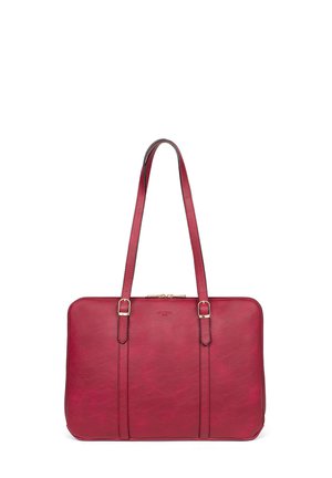 Borsa a spalla in pelle rossa con due sottili cinturini, fibbie dorate e una cerniera superiore, mostrata su uno sfondo bianco.