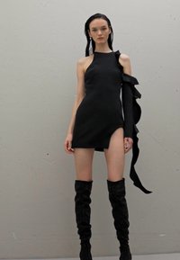 David Koma RUFFLE DETAIL ONE ARCH HEM CUTOUT MINI DRESS - Cocktail φόρεμα / Φόρεμα για πάρτι - black