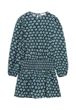 Robe longue à manches longues vert foncé avec un motif floral bleu et blanc, taille smockée resserrée et ourlet de jupe volanté.