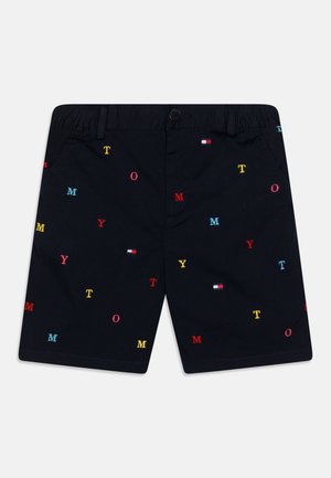 Marineblå shorts med flerfarvede broderede bogstaver og lille logodetalje. Har elastisk taljebånd og sidelommer. Bomuldsmateriale, afslappet design.