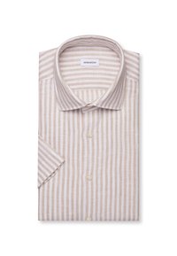Chemise à manches courtes à rayures verticales beige et blanc, avec col classique, soigneusement pliée, montrant l’étiquette de la marque à l’intérieur du col.