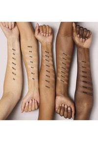 MAC STUDIO FIX POWDER PLUS FOUNDATION - Base de maquillaje - nw10