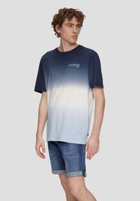 QS - T-shirt z nadrukiem