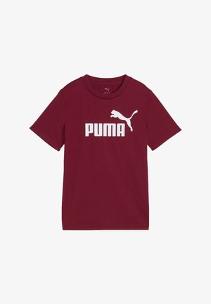 Camiseta de manga corta color granate con logo de Puma blanco y nombre de la marca centrados en el pecho sobre un fondo blanco liso.