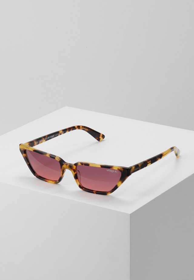 GIGI HADID - Sunglasses - brown yellow tortoise