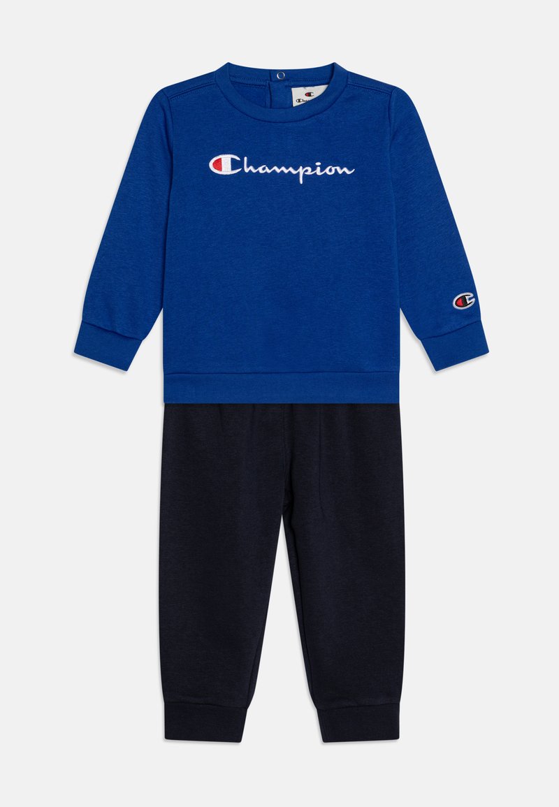 Sudadera azul con el logo blanco de "Champion", de mangas largas, con puños de punto; pantalones de chándal azul marino con cinturilla y puños elásticos. Material de mezcla de algodón.