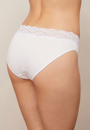 Witte katoenen slipjes met een kanten tailleband, met een gladde textuur en een klassiek model.