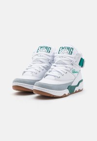 Patrick Ewing 33 HI COUNTRY CLUB UNISEX - Augsti sporta apavi - white/dark green
