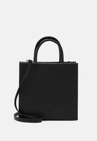 Svart läder tote bag med två rundade handtag och ett avtagbart axelband. Har en minimalistisk design och en slät yta.