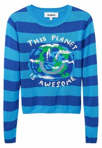 Midlange trui met blauwe en turquoise strepen. Bevat een afbeelding van de Aarde met de tekst "DEZE PLANEET IS GEWELDIG" in het wit.