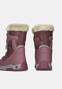 Voděodolné bordo boty s šedými akcenty, podšívkou z umělé kožešiny, textilními síťovinami po stranách a strukturovanou gumovou podrážkou pro lepší trakci.