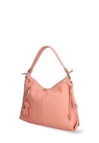 Borsa in pelle rosa con un design morbido, una sola tracolla, accessori in oro, tasca esterna e dettaglio con charm.