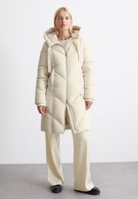 Marc O'Polo LONG NEW QUILTINGS WITH HOOD - Daunenmantel - stony sand
