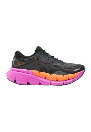 Scarpa da running nera Reebok con suola segmentata rosa acceso e arancione e logo Reebok rosa sul lato.