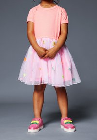 Billieblush SHORT SLEEVED DRESS - Denní šaty - fuschia