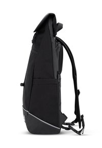 Fekete hátizsák, elegáns, háromszögletű formával. Tartós anyagból készült, cipzáras rekeszekkel, hálós pántokkal és fényvisszaverő részletekkel rendelkezik.