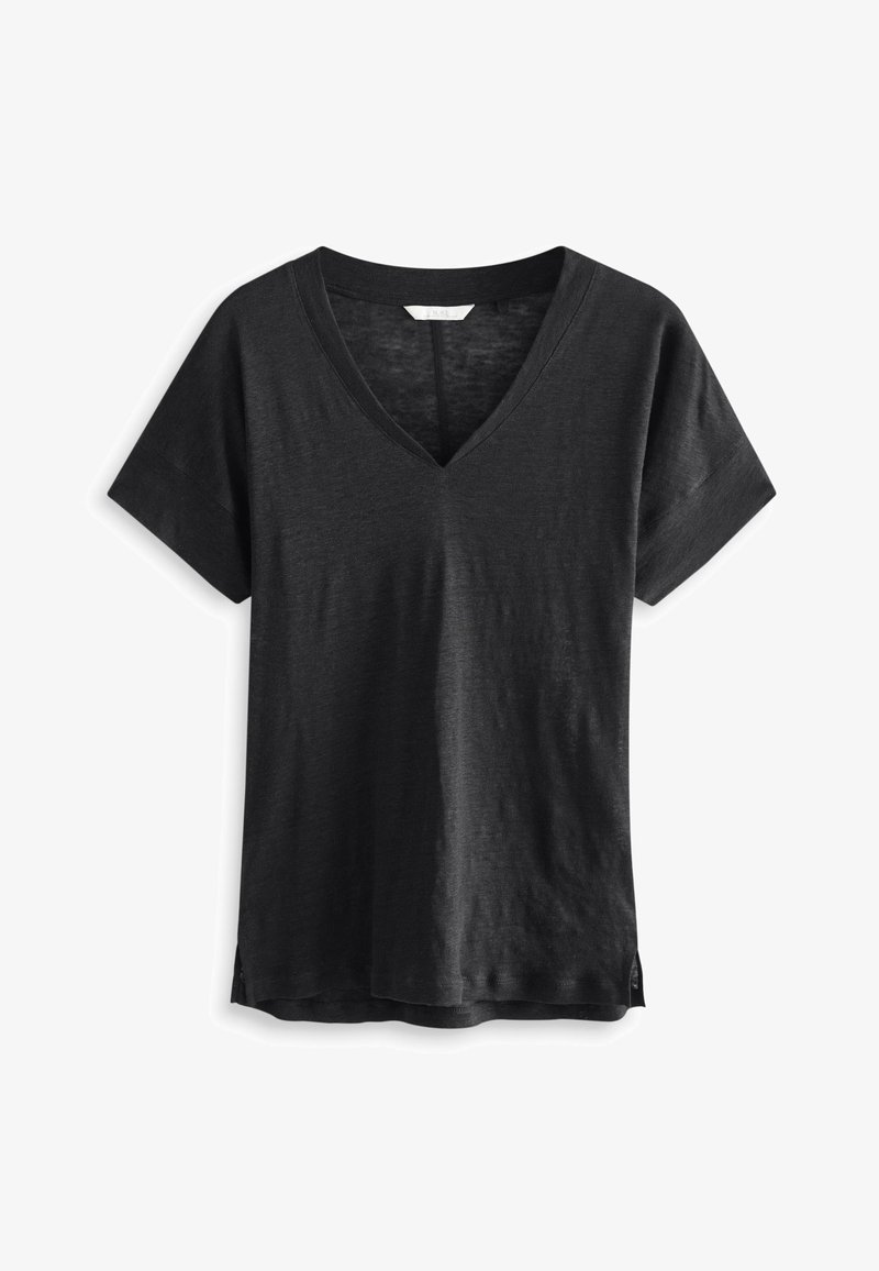 Czarny t-shirt z krótkim rękawem w kształcie V z luźnym krojem i lekko podwiniętymi mankietami na białym tle.