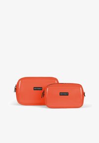 Geselecteerd, radiant red