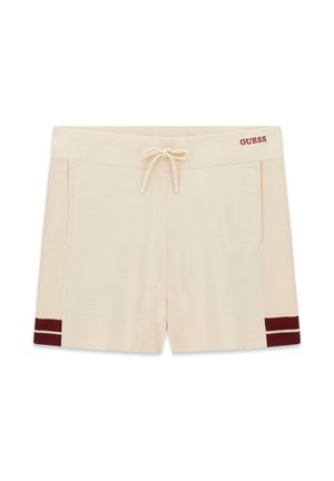 Shorts beige décontractés avec taille à cordon, panneaux latéraux texturés, rayures bordeaux à l'ourlet et logo "GUESS" sur la partie supérieure de la taille.