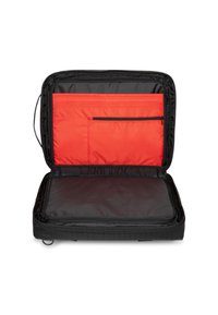 Bolsa de portátil negra con un diseño abierto, que cuenta con un brillante bolsillo interior rojo y compartimentos organizativos, tejido suave y cierre con cremallera.