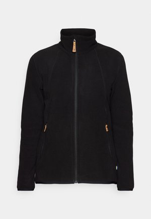 Zwarte fleecetrui met een hoge kraag, een ritssluiting aan de voorkant en ritszakken aan de zijkanten; heeft contrasterende stitching en leren accenten.
