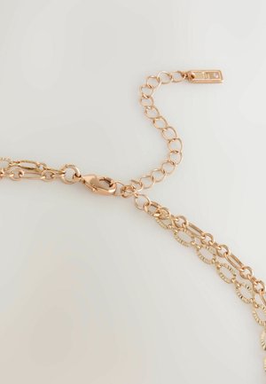 Rose gold kædedyse med ovale led, der har en tekstureret overflade og en sikker lobsterlås. Inkluderer en justerbar forlængerkæde.