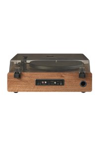 Tocadiscos con acabado en madera, cubierta de polvo transparente, alfombrilla de tocadiscos negra y un panel de control con varios puertos de entrada/salida.