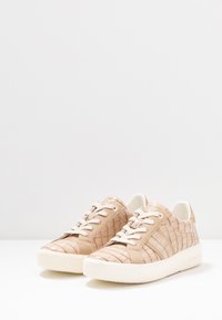 bugatti KELLI - Sneaker low - beige