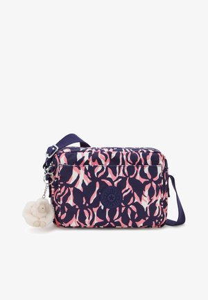 Sac bandoulière rectangulaire à motifs bleu marine, rose et blanc avec poche avant, bandoulière ajustable et porte-clés singe en peluche attaché.