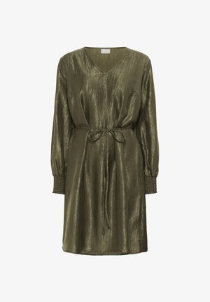 Lesklé olivovo zelené šaty s výstrihom do V, dlhými vyp puffovými rukávmi sozberanými manžetami a opaskom na viazanie v páse.