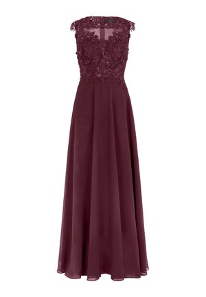 Mouwloze, tot op de grond vallende bordeauxrode jurk met bloemrijke kant en kralenversiering op het lijfje en een vloeiende chiffon rok.