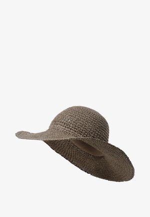 Chapeau de soleil en paille tressée marron avec un large bord et une couronne arrondie. Présente un bandeau uni autour de la base de la couronne. Surface texturée.