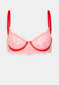 Sutiã de renda rosa com alças de cetim vermelhas, padrão floral, suporte com aros, bordas em forma de ondas e uma pequena etiqueta de logo no lado esquerdo.