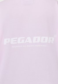 Pegador ARENDAL LOGO HEAVY OVERSIZED TEE - Majica kratkih rukava s printom - washed bubblegum/white