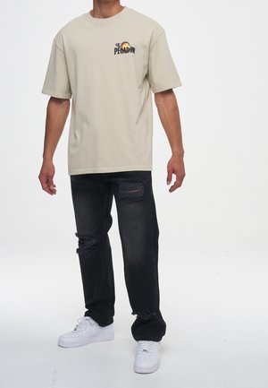 Pegador, T-shirt z nadrukiem