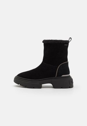 REMEDY SLIP ON - Platform ankle boots - black